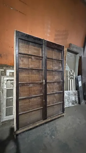 Porta balcão de madeira