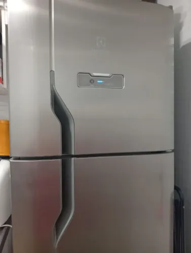 Geladeira inox semi-nova