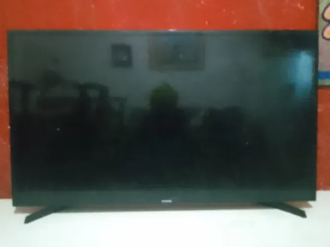 Televisão para aproveitar peças.