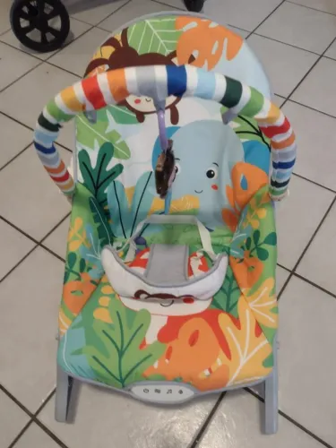 Cadeira de Descanso e Balanço Bebê Funcionando o som e a vibração