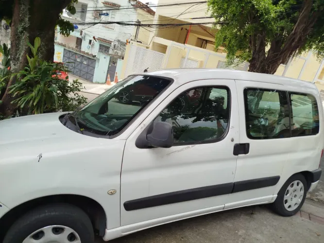 Peugeot Partner Van Escapade 1.6 Flex 16V 5P 2011