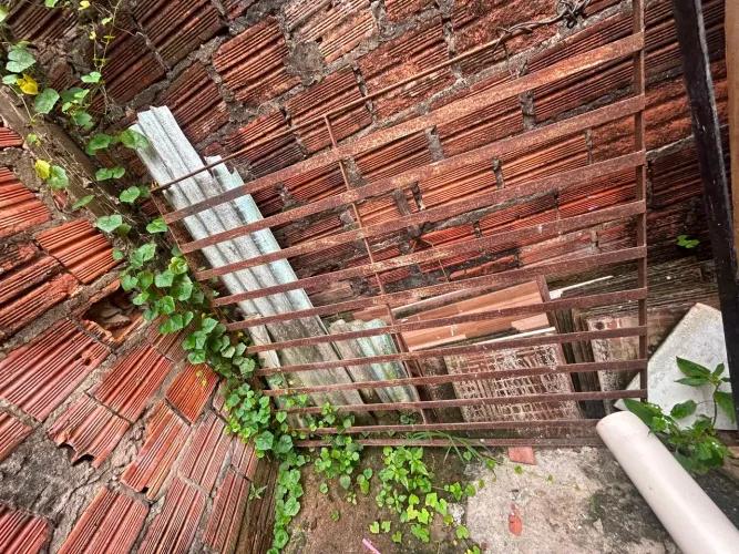 VENDE-SE GRADE DE PORTÃO E JANELA