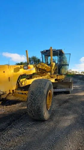 Motoniveladora Komatsu GD825A 2011 - Pronta para Trabalhar | R$ 350.000