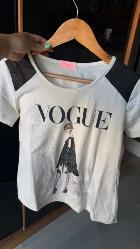 Camiseta Vogue tamanho M