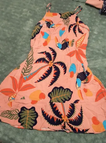 Vendo vestidos semi novos