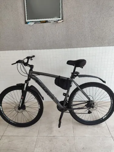 Bicicleta Aro 29 , Quadro de Alumínio e marcha com 7 velocidades