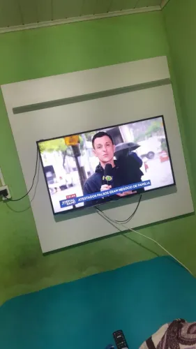 TV 42 smart com painel 
