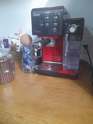 Cafeteira Oster Expresso Latte
