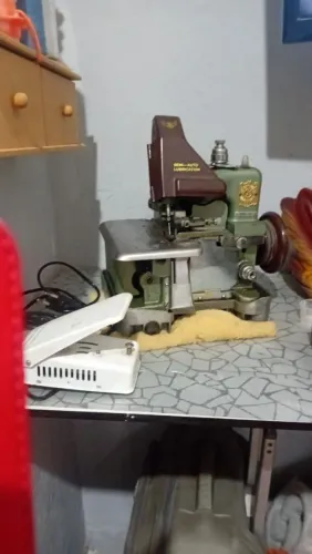 Maquin?a overlock semi automática 
