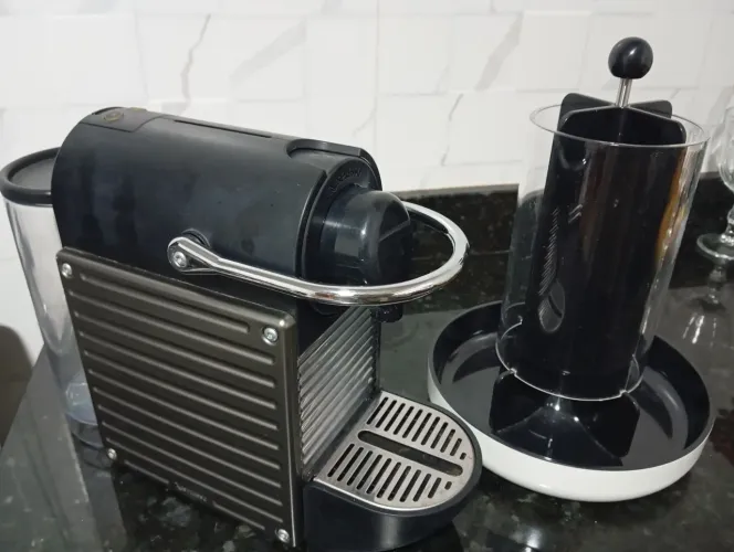Máquina de café Nespresso c60 