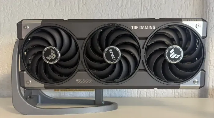 RTX 5070 12GB ASUS TUF