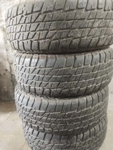 4 Pneus semi novos 