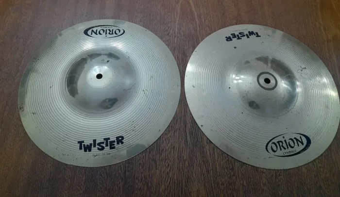 Prato chimbal Orion Twister 14" .muito novo.  