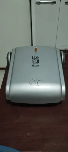 Grill sanduicheira George Foreman 220v.