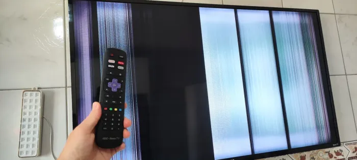 TV AOC Roku Tv 32" para retirada de peças