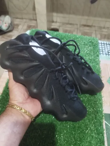 Tênis Adidas yeeezy Tam 40 preto 
