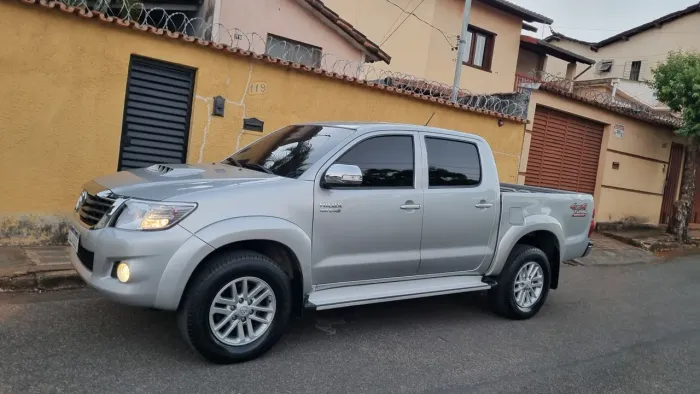 Toyota Hilux CD SRV D4-d 4X4 3.0 TDI Diesel AUT 2012
