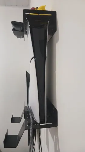 Ps5 slim usado com 2 controles, suporte de parede e base de carregamento