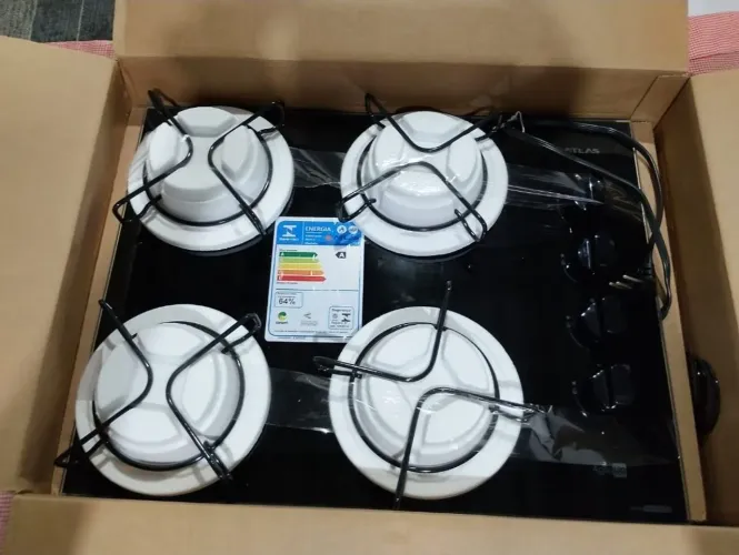 Fogão Cooktop na caixa.