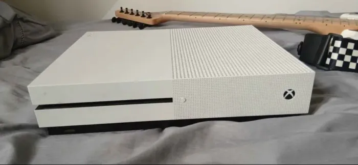 Vendo xbox one S com ou sem controles, veja a descrição