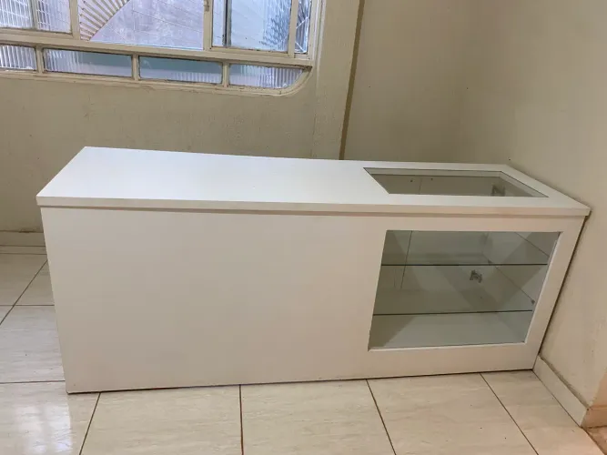 Balcao com vitrine