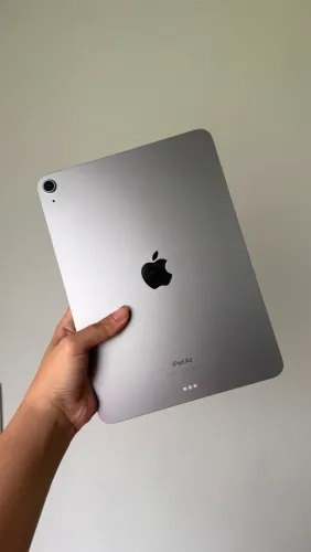 iPad Air 11" Apple M2 256GB - Com Carregador Original
