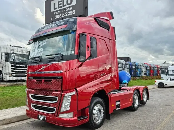 Volvo FH 460 6x2 Ano 2021 Euro 5 Globetrotter Plano Ouro Baixo km Interna nova Geladeira
