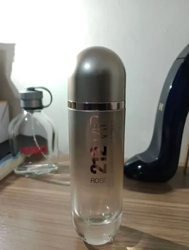 Frasco Perfume 212 Vip Rose 125ML