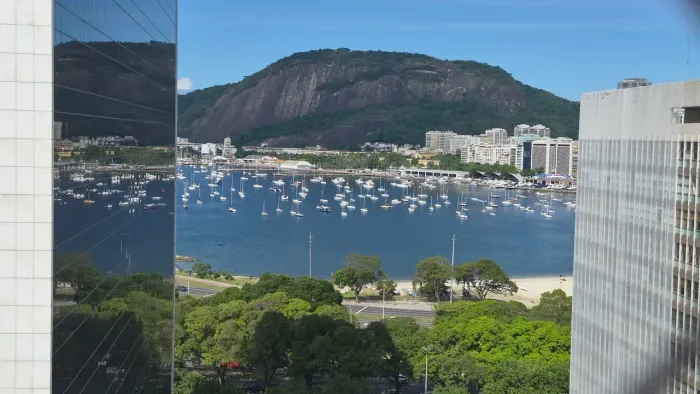Imóvel para aluguel possui 75 metros quadrados com 2 quartos em Botafogo - Rio de Janeiro 