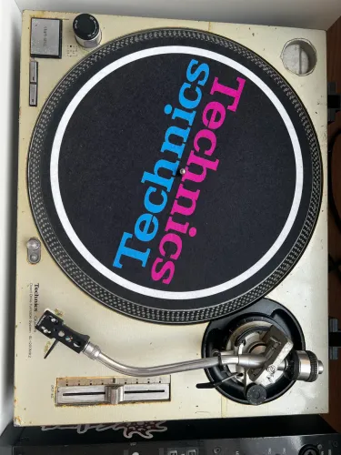 Vendo par de toca discos Technics SL-1200 MK2