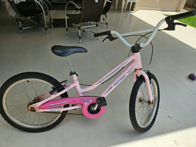 Bicicleta infantil - quase não foi usada!!