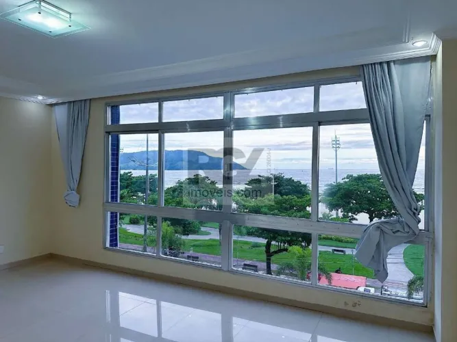 Apartamento Amplo Frente ao Mar com 3 Dormitórios no Boqueirão