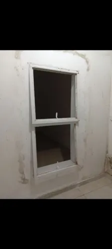 Janela máximo ar ,portas com grades, várias 