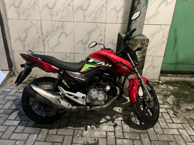 Vendo uma Fan 160 2016 aceito cartão com acréscimo da maquineta 