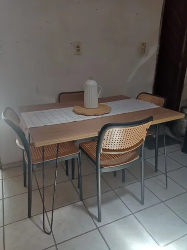 Mesa e 4 cadeiras