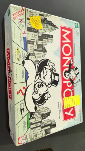 Jogos de tabuleiro Monopoly e Life