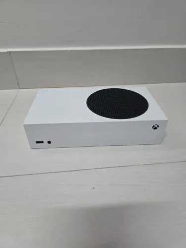 Xbox Series S (500 Gb) + Controle Pro GameSir G7
