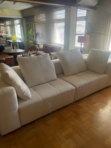 Sofá com 4 Amofadas + Pouf