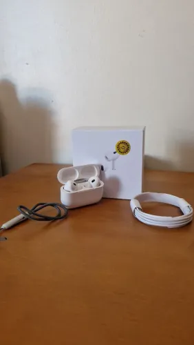 Vendo fone de ouvido Bluetooth premium, modelo idêntico ao AirPods Pro, novo e na caixa!