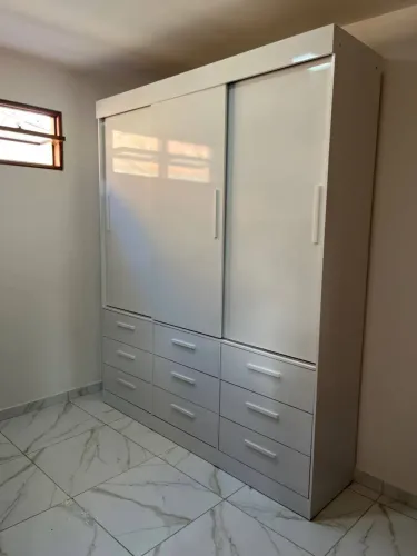 Guarda-roupa semi novo (9 meses de usado)
