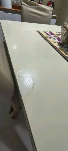 Vendo mesa de jantar sem as cadeiras.