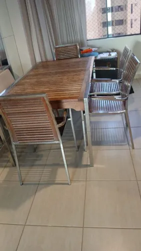 Mesa retangular Tramontina, madeira e inox. 1,58x0,90, com 4 cadeiras.