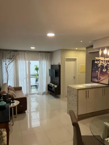 Lindo apartamento decorado, 2 dormitórios, perto do mar