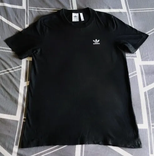 Camiseta Adidas preta - M 