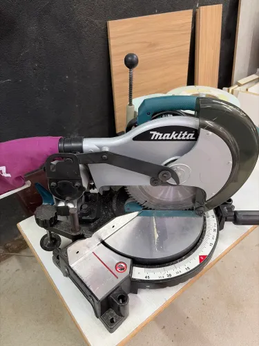 Meia Esquadria Makita