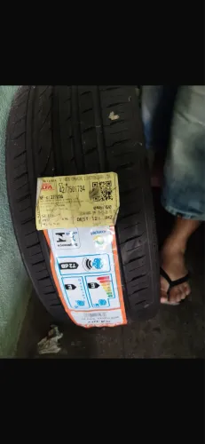 Pneu 165/35 nunca usado