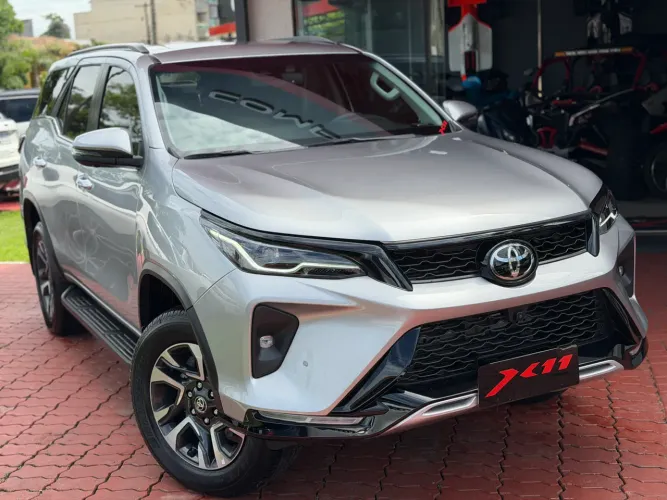 Toyota Hilux SW4 SRX Plat. 4X4 2.8 TB Die. Aut. 2024