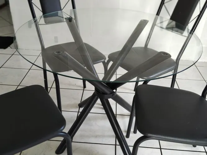 Mesa com vidro Capsberg 