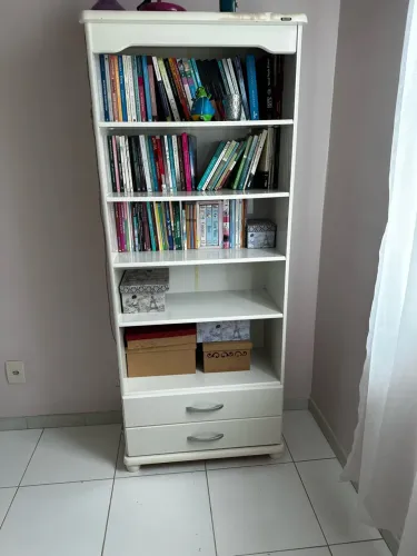 Estante de Livros Branca
