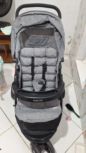 Vendo ou troco esse carrinho unissex .por fralda 